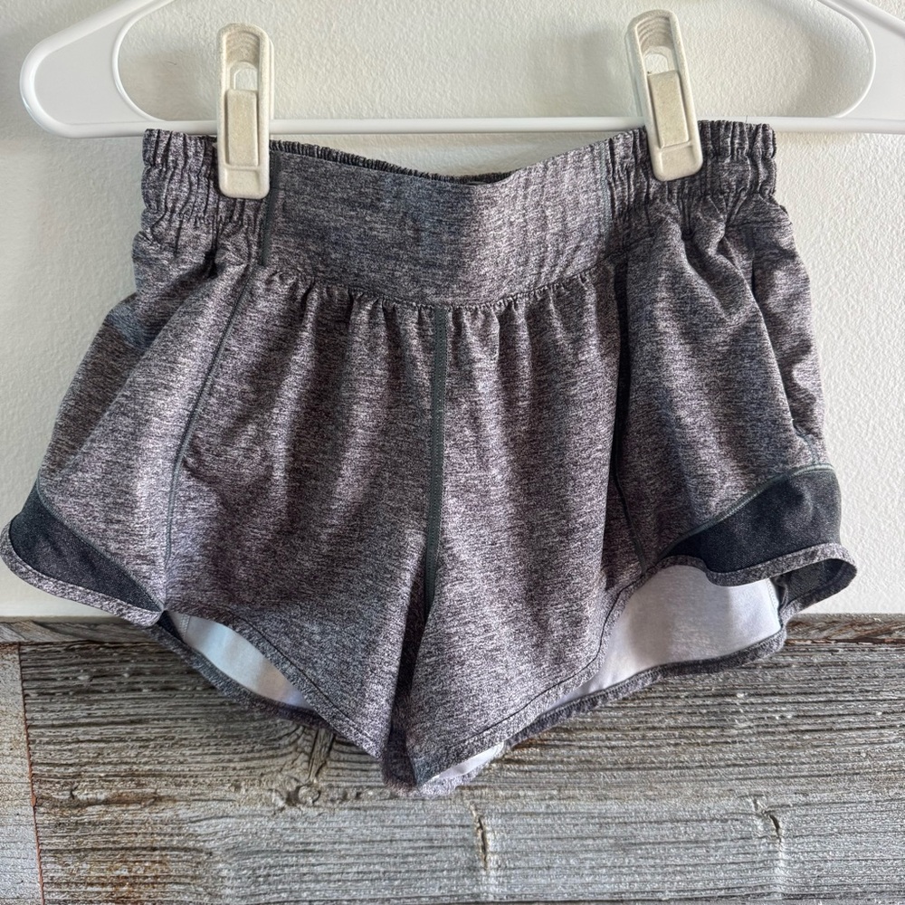 Lululemon Hotty Hot Shorts – Low-Rise, Heathered Gray, Size 6 (L1)